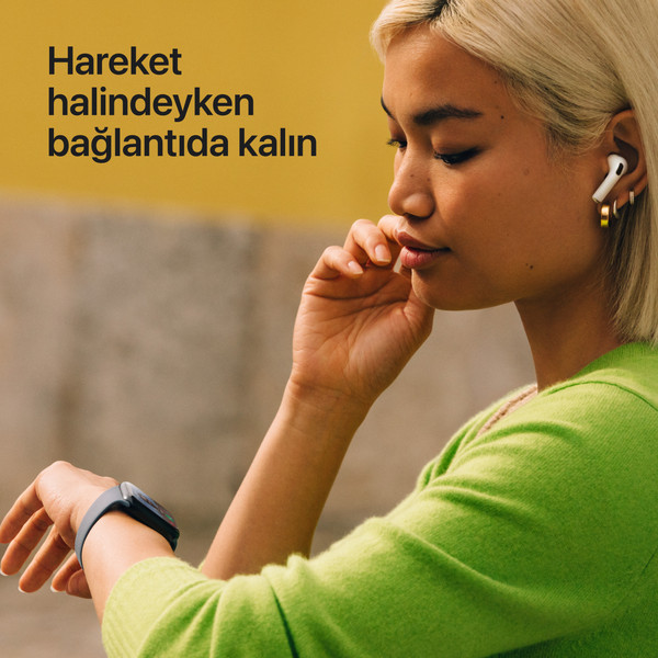 Apple Watch SE 3 GPS 44mm Yıldız Işığı Alüminyum Kasa ve Yıldız Işığı Spor Kordon - S/M