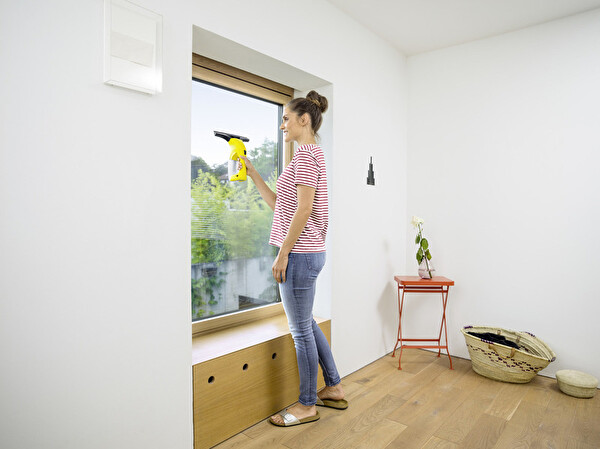 Karcher WV 1 Şarjlı Cam Yüzey Temizleme Makinesi
