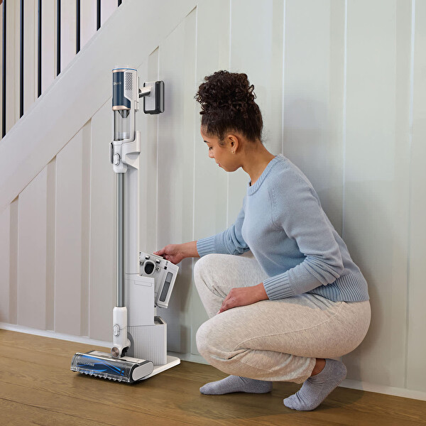 Shark Clean & Empty Şarjlı Dikey Süpürge