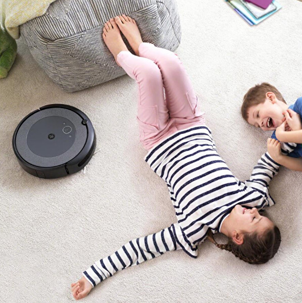 iRobot Roomba i3 Akıllı Robot Süpürge