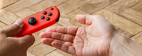 Nintendo Switch Konsol Kırmızı/Mavi