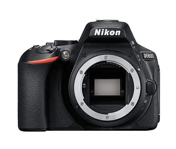 Nikon D5600 AF-P 18-55 VR Lens Kit SLR Dijital Fotoğraf Makinesi