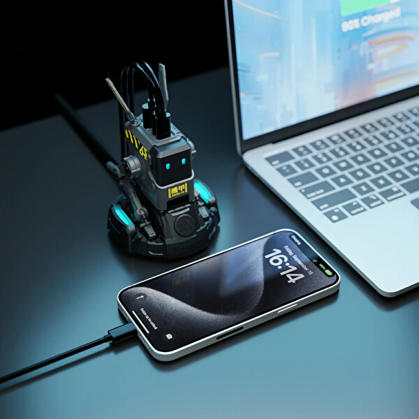 GravaStar Alpha65 Gri Robot Figürlü 65W Hızlı Şarj Adaptörü