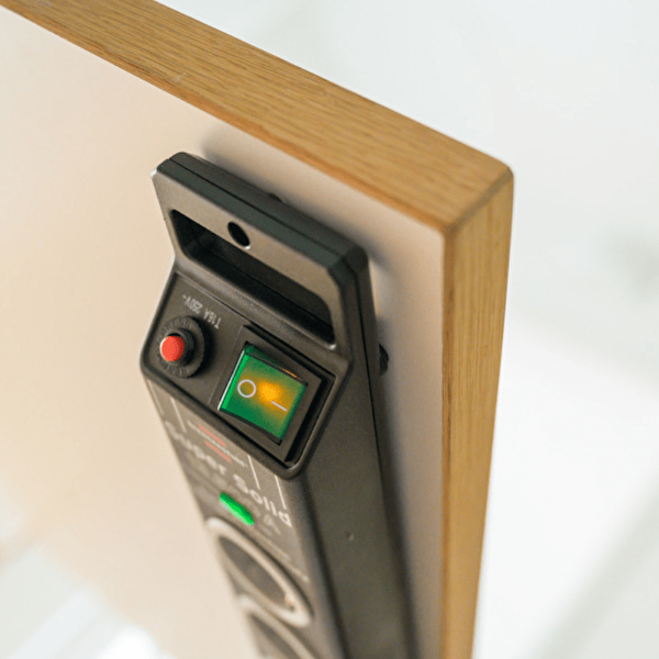 Brennenstuhl Super Solid Serisi 8 Soketli 2,5 Metre 13.500 mAh Akım Korumalı Siyah Priz