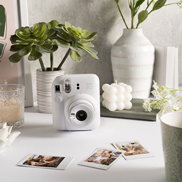Fujifilm Instax Mini 12 Beyaz Fotoğraf Makinesi Ve 10'lu Mini Film