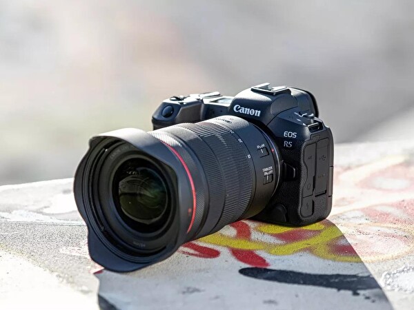 Canon EOS R5 Fotoğraf Makinesi (İthalatçı Garantili)