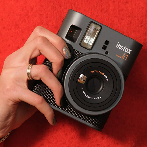 Fujifilm Instax Mini 41 Siyah Analog Şipşak Fotoğraf Makinesi 20'li Film ve Çanta Seti