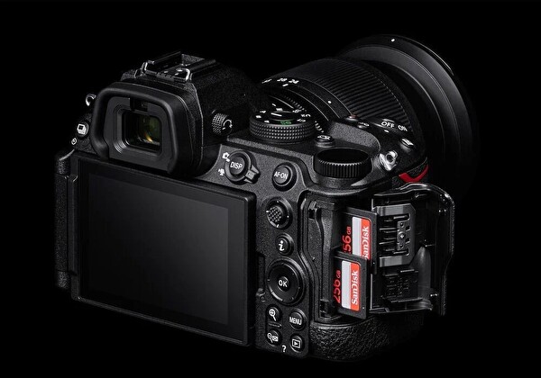 Nikon Z 5 II + 24-120 MM Lens Aynasız Fotoğraf Makinesi
