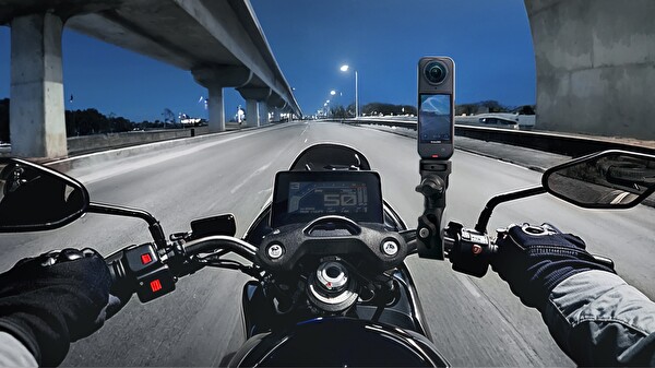 Insta360 X5 Motorcycle Bundle Aksiyon Kamerası