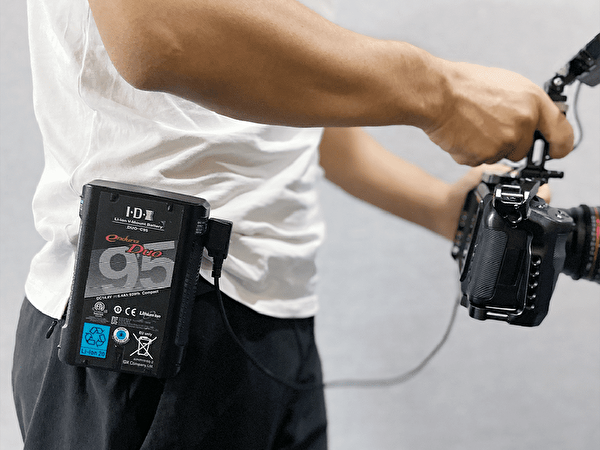 SmallRig 2990 V-Mount Plate With Belt Clip