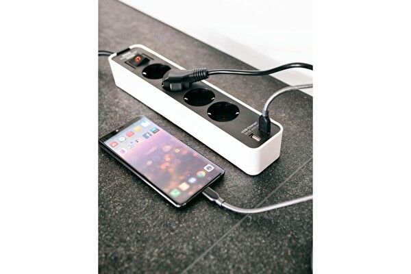 Brennenstuhl Ecolor Serisi 4 Soketli 2 X USB Hızlı Şarj Özellikli 1,5 Metre Uzatma Beyaz Priz