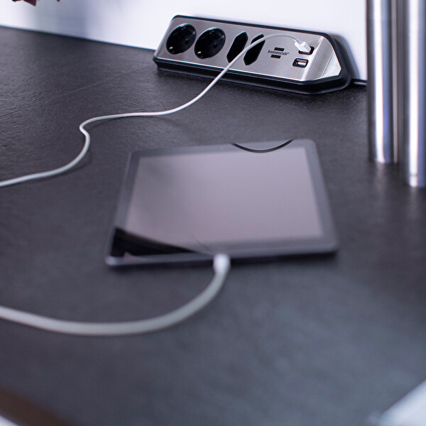 Brennenstuhl Estilo Serisi 4 Soketli 2 USB Şarj Özellikli Mutfak Ve Ofis Köşe Uzatma Gri Priz