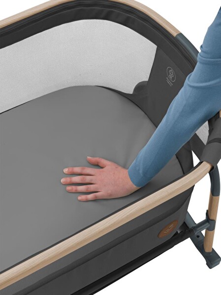 Maxi-Cosi Iora Air Sallanabilen Ahşap Görünümlü Anne Yanı Beşik