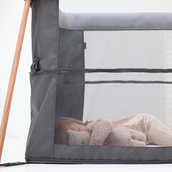 Maxi-Cosi Iris 2'si Bir Arada Beyond Graphite Eco Anne Yanı Beşik ve Taşınabilir Çift Katlı Park Yatak