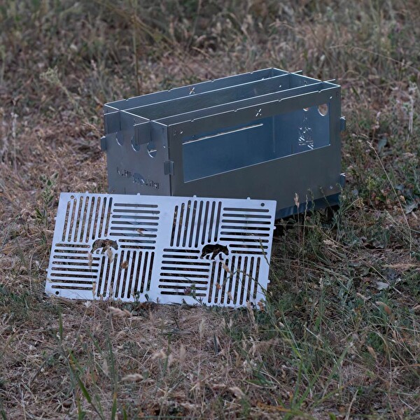 Kamp Ayısı PyroWide Geniş Katlanır 2MM Gri Galvaniz Çelik Çantalı 39.5x26.5x21 CM Metal Ateş Kutusu
