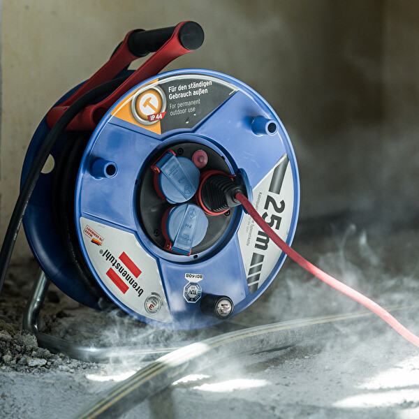 Brennenstuhl Professional Garant Serisi IP44 Lisanslı 3 Soketli 25 M Makaralı Kablo