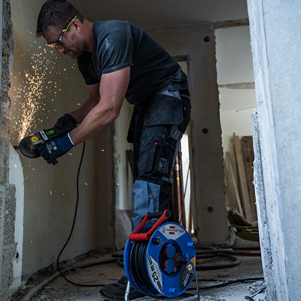 Brennenstuhl Professional Garant Serisi IP44 Lisanslı 3 Soketli 25 M Makaralı Kablo