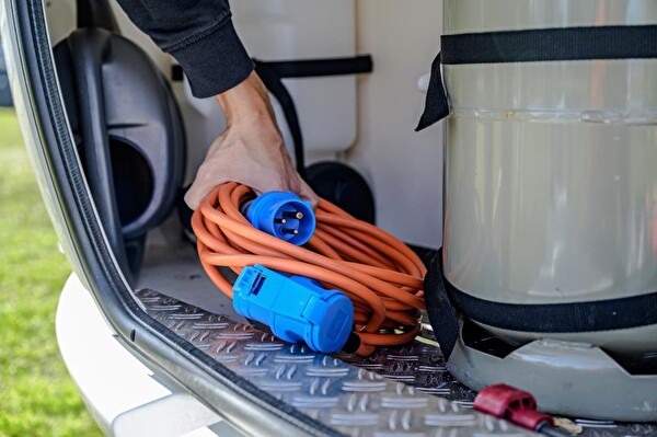 Brennenstuhl H07RN-F 3G2.5 Camping Marina Serisi Cee Girişli IP44 Lisanslı 25 Metre Uzatma Kablo