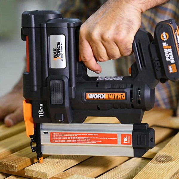 Worx WX842 20Volt/2.0Ah Li-ion 15-50 MM Profesyonel Şarjlı Çivi Çakma Makinesi ve 2700 Adet Yedek Çivi