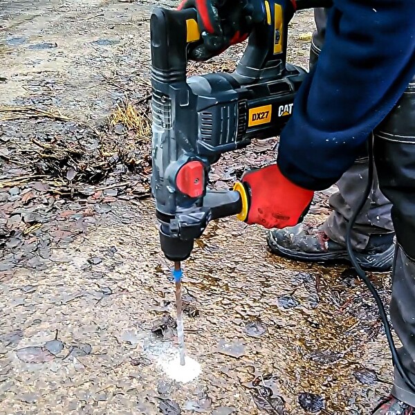 Cat DX27SET 1500 Watt 5.0J 32MM Profesyonel SDS-Plus Kırıcı - Delici + DA03903 3 Parça Kırıcı Uç Seti