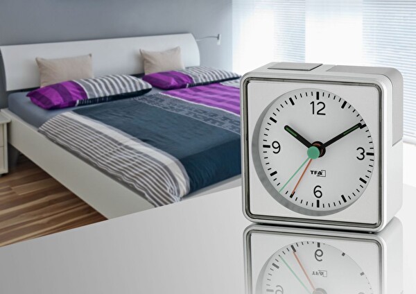 TFA 60.1013.54 Analog Ekran Push Alarmlı Aydınlatmalı Elektronik Masa Saati