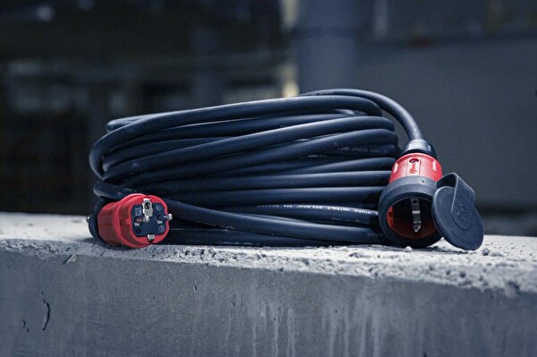 Brennenstuhl Profesyonel Serisi IP44 Lisanslı Dış Mekan ve Araç Şarjına Uygun 25 Metre Uzatma Kablosu H07RN-F 3G2