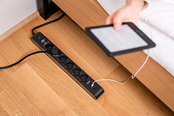 Brennenstuhl 6 Soketli 13.500A 20W Type-C PD & 20W USB-A Hızlı Şarj 2 M Akım Korumalı Priz