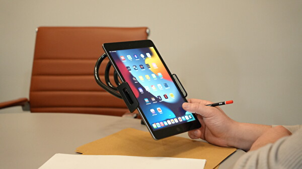 Pivot Masa Kenarı Tablet Ve Telefon Tutucu 360 Derece Esnek Kol Güçlü Kelepçe
