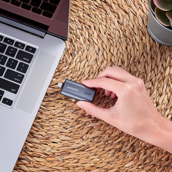 Adata SC750 SC750-2000G-CCBK 2 TB USB 3.2 1050/1000 MB/S Taşınabilir SSD
