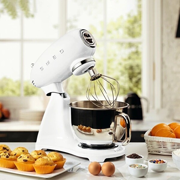 Smeg SMF03WHEU 800 W 4.8 L Beyaz Hamur Karıştırma Makinesi