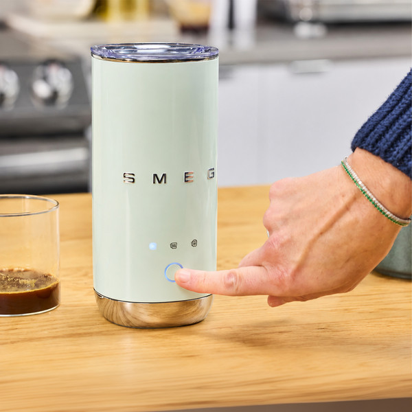 Smeg MFF02PGEU Süt Köpürtme Makinesi Makinesi Pastel Yeşil