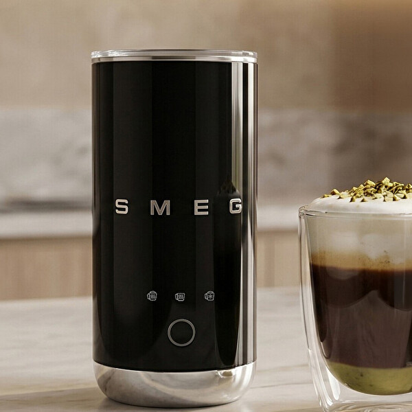 Smeg MFF02BLEU Süt Köpürtme Makinesi Siyah