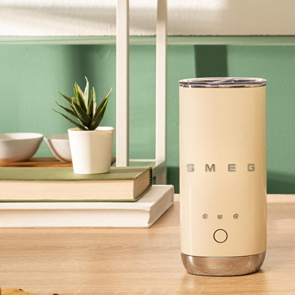 Smeg MFF02CREU Süt Köpürtme Makinesi Krem