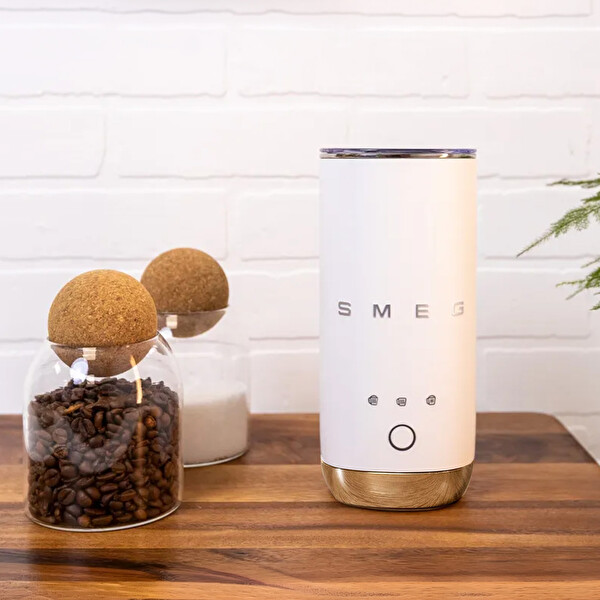 Smeg MFF02WHEU Süt Köpürtme Makinesi Beyaz