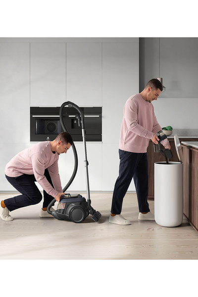 Electrolux EL61C3DB 600 Serisi 550 W Mavi Toz Torbasız Elektrikli Süpürge
