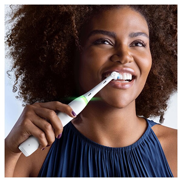 Oral-B iO 5 Beyaz Şarjlı Diş Fırçası