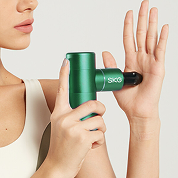 SKG F3 Masaj Tabancası 4 Darbe Yoğunluğu Farklı Bölgelerde Kullanıma 4 Modüler Masaj Başlığı - Yeşil