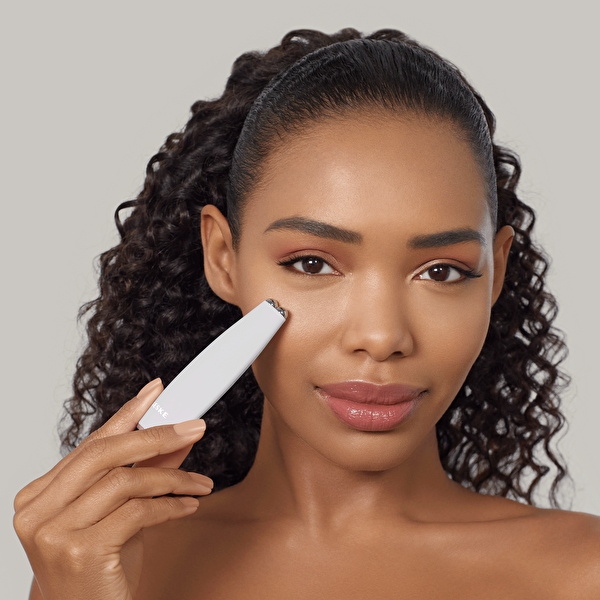 Geske Titreşimli Mikro Akım Yüz Germe ve Sıkılaştırma Sağlayan Beyaz Akıllı Kalem | MicroCurrent Face-Lift Pen