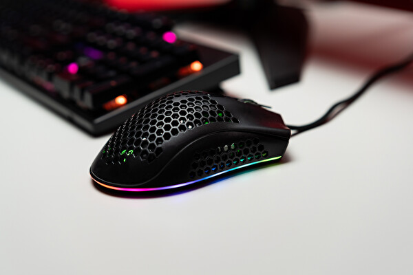 Sarepo GT-120 Oyuncu Mouse Ağırlığı Azaltılmış Bal Peteği Kesimli Full Size Gaming Mouse