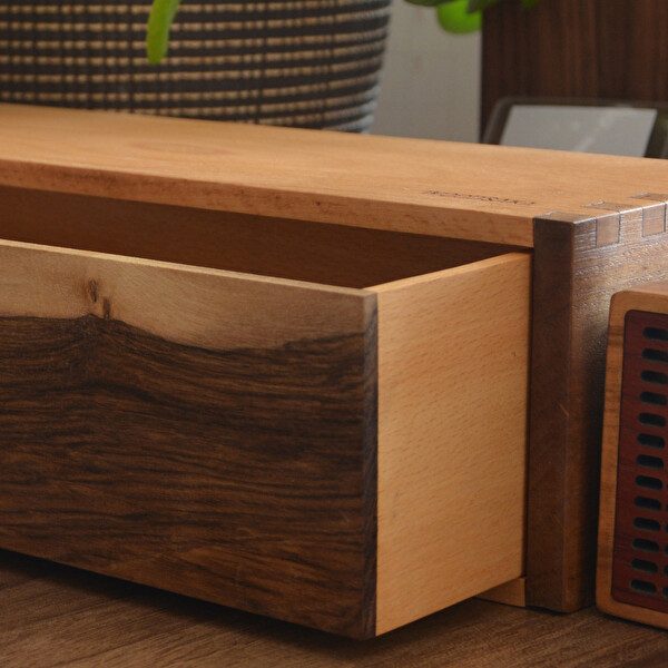 WOODSAKA Desna Çekmeceli Mini Dolap - Çok Amaçlı Düzenleyici - Kırtasiye Saklama Kutusu - Ceviz ve Gürgen Ağacından