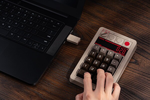 8bitdo Retro 18 C64 Edition Mekanik Hesap Makinesi