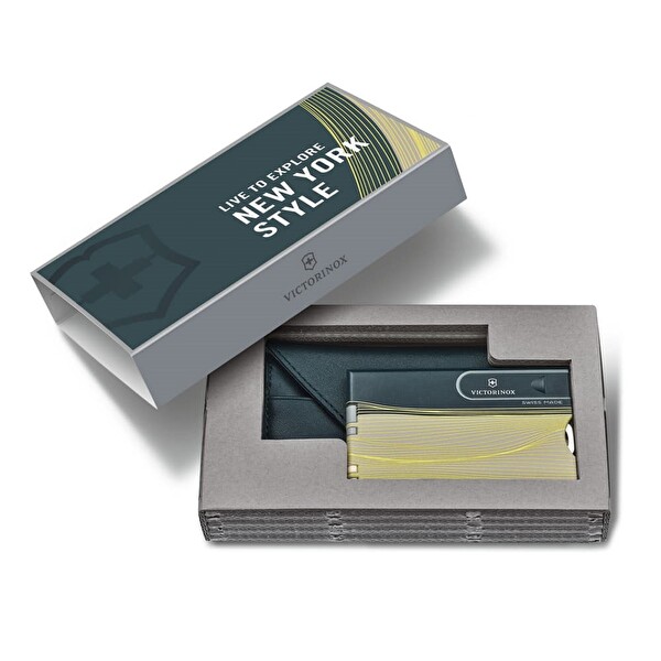 Victorinox 0.7100.E223 New York Style Classic Swiss Card