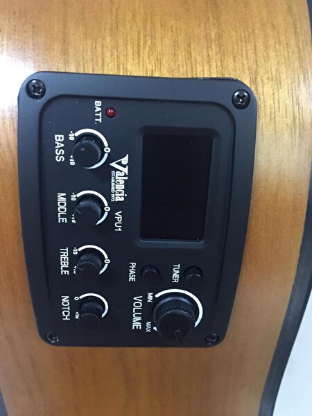 Valencia VC304CE Elektro Klasik Gitar (Kılıf ve Pena)