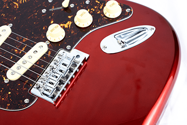 Smiger L-G2 PRO S RDS Stratocaster Tipi Elektro Gitar Metalik Kırmızı