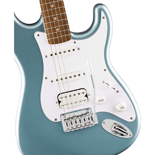Squier Affinity Stratocaster Junior HSS Hint Defnesi Klavye Beyaz Pena Koruyuculu Metalik Buz Mavisi Elektro Gitar