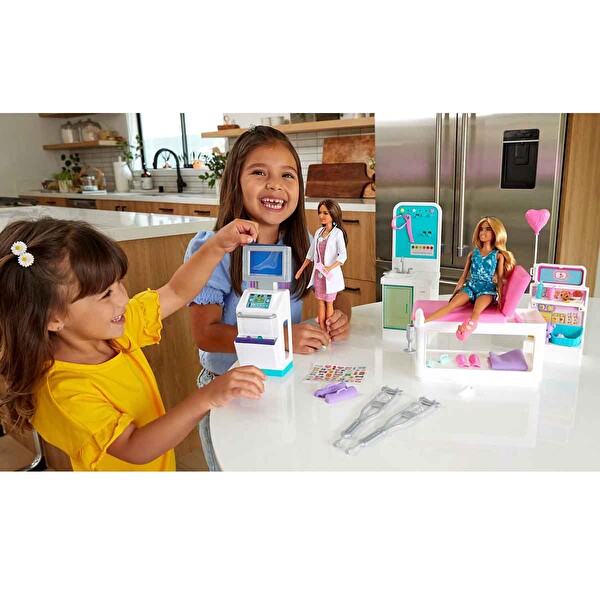 Barbie Klinik Oyun Seti GTN61