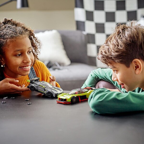 LEGO Speed Champions Aston Martin Valkyrie Amr Pro ve Aston Martin Vantage GT3 76910