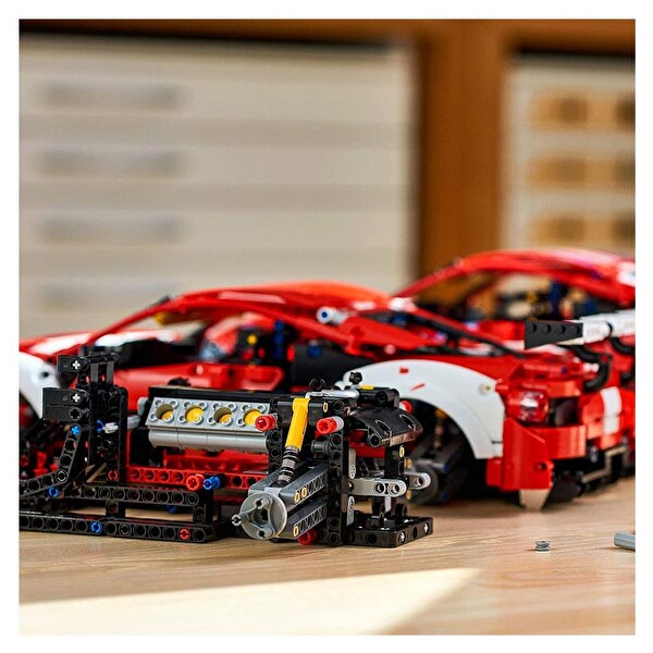 LEGO Technic Ferrari 488 GTE AF Corse #51 42125