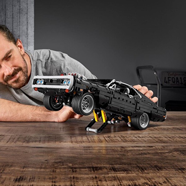 LEGO Technic Dom'un Dodge Charger'ı 42111