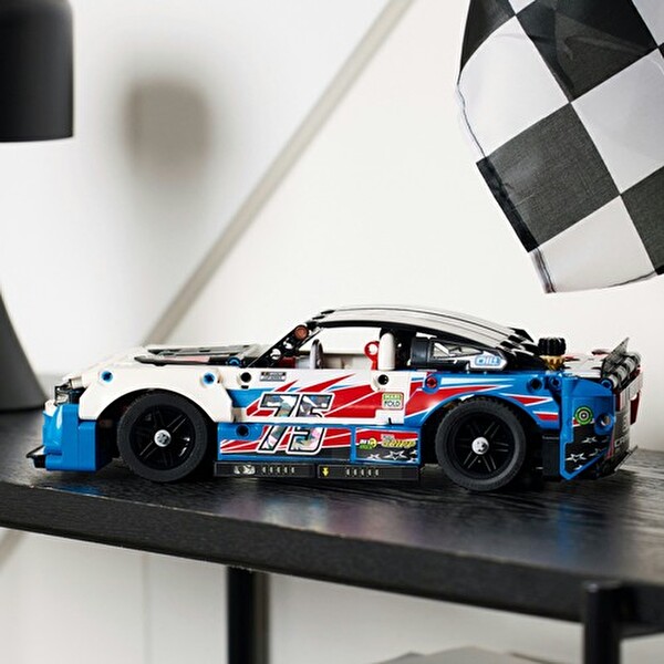 LEGO Technic Nascar Yeni Nesil Chevrolet Camaro ZL1 42153